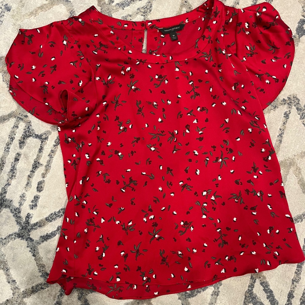 Banana Republic Flutter sleeve red top, cute for parties, appropriate for work